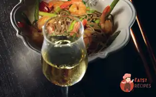 Гречана Локшина З Креветками Та Зеленою Спаржею