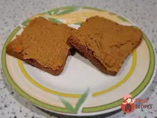 Паштет із курячої печінки з яблуками на сковороді