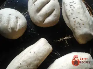 Сільські ароматні житні-пшеничні булочки з родзинками, волоськими горіхами, злаками