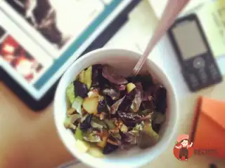 Теплий салат із яблуком