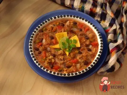 Мексиканський суп з фаршем та овочами.