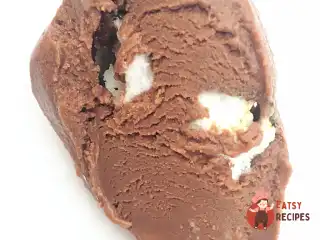 Шоколадне морозиво з опаленими маршмеллоу