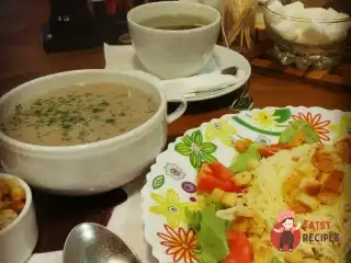 Суп-пюре із печериць із сухариками