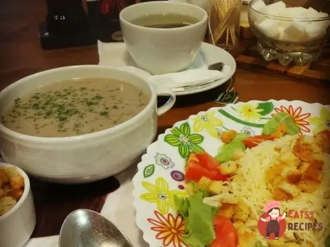 Суп-пюре із печериць із сухариками
