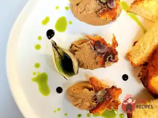 Куряча паста з сушеною хурмою