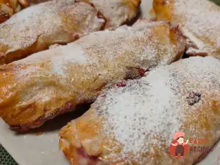 Конвертики з рікотою та ягодами