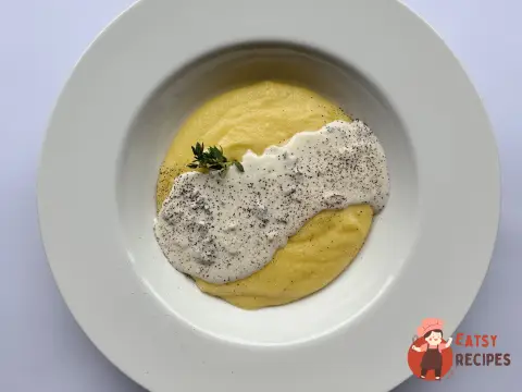 Мамалига з копченим сулугуні