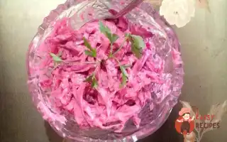 Капуста Зі Сметаною, Кропом, Зеленою Цибулею Та Буряком