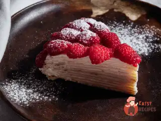 Млинцевий торт із малиною