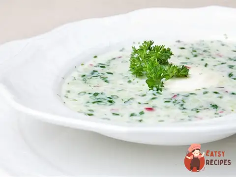 Окрошка на кислому молоці та сироватці