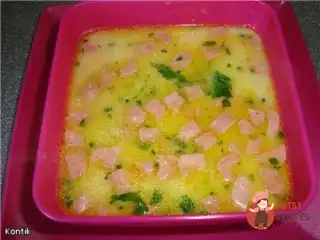 Сирний суп із ковбасою