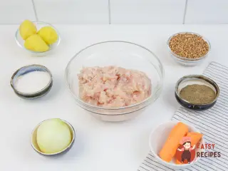 Крок 1: Гречаний суп з фрикадельками