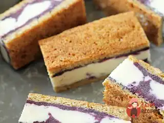 Міні-бісквіти з вершково-чорничним морозивом