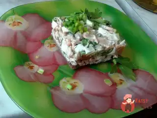 Салат з грибами та йогуртовою заправкою