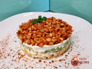 Салат з перепелиних яєць та лисичок