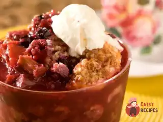 Грушевий крамбл із журавлиною