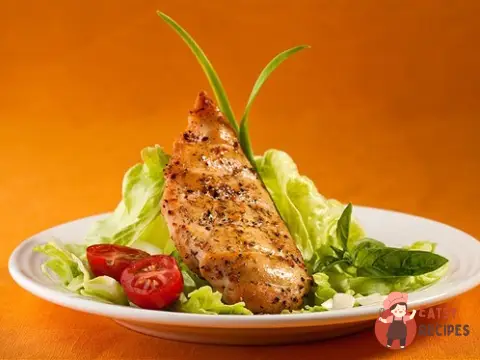 Салат з курячим філе та білими грибами