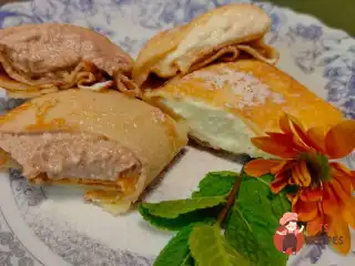 Заварні млинці з сирною начинкою