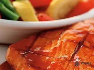 Сьомга в цитрусовому маринаді з овочевим салатом