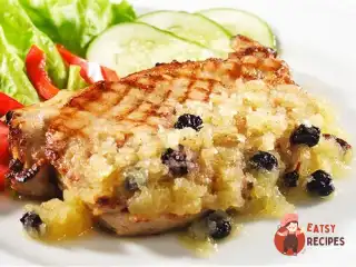 Свинина, маринована в яблучному оцті, з яблуками на грилі