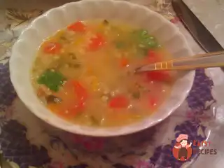 Розсольник на курячому бульйоні з пшоном