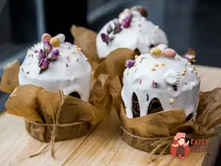 Паска зі сметаною, родзинками та цедрою апельсина