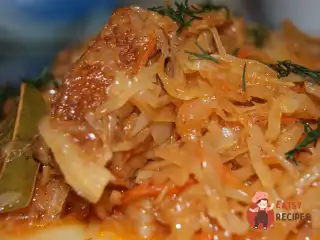 Качка, тушкована з капустою