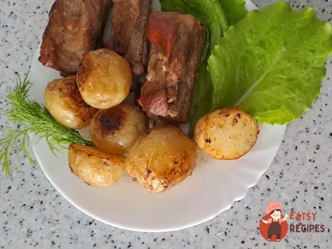 Молода картопля в мундирі