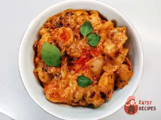 Курка з грибами у вершковому соусі