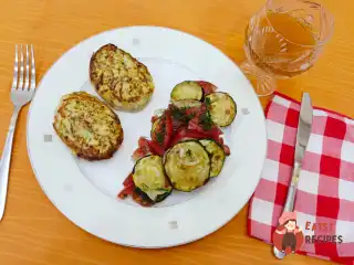 Курячі котлети з кабачком та кропом