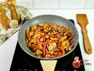 Крок 9: Тепла фунчоза з куркою та овочами