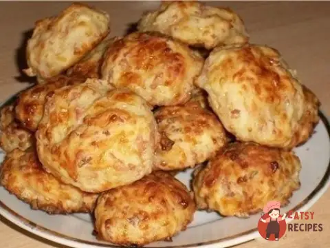Сирна закуска з ковбасою