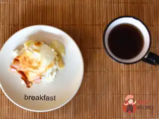 Сирно-яблучна запіканка зі сметаною