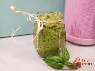 Гострий смарагдовий соус із базиліку