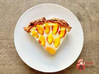 Пиріг з творогом та нектаринами