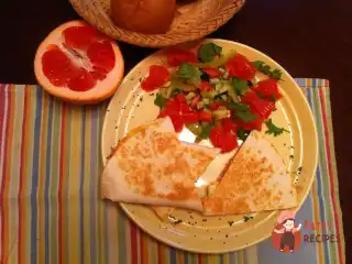 Кесаділля з куркою та з чеддером