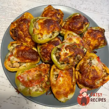 Перці, запечені з курячим фаршем під сирною скоринкою