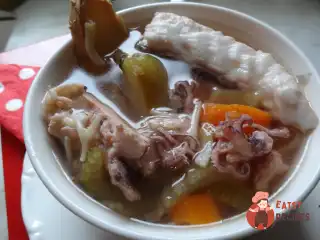 Зігріваючий тайський курячо-рибний суп