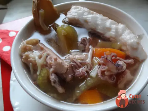 Зігріваючий тайський курячо-рибний суп