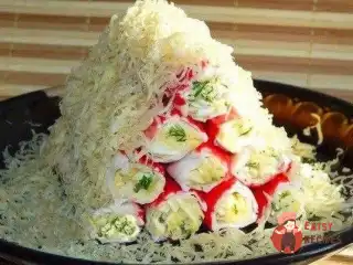 Закуска з крабових паличок із сиром та зеленню