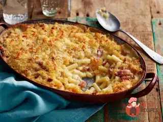 Макарони з сиром та беконом