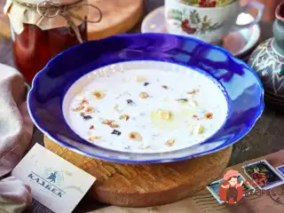 Вівсяна каша з волоським горіхом та сухофруктами