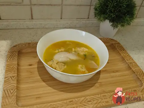 Курячий суп із сирними кльоцками