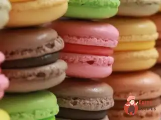 Тістечка макарони з трьома начинками