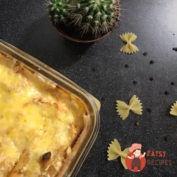 Фарфалле з кальмарами під соусом із сиру з блакитною пліснявою.