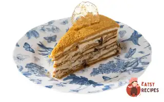 Класичний Медовик Із Чорносливом