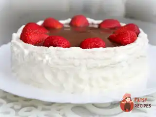 Торт з сирно-полуничним суфле