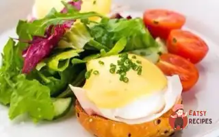 Яйця Пашот Із Смаженою Копченою Куркою Під Голландським Соусом
