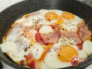 Крок 10: Шакшука з шинкою