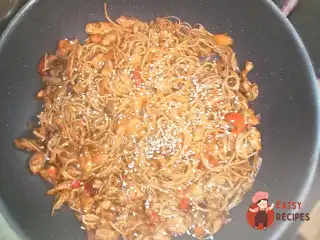 Локшина яксоба з яловичиною